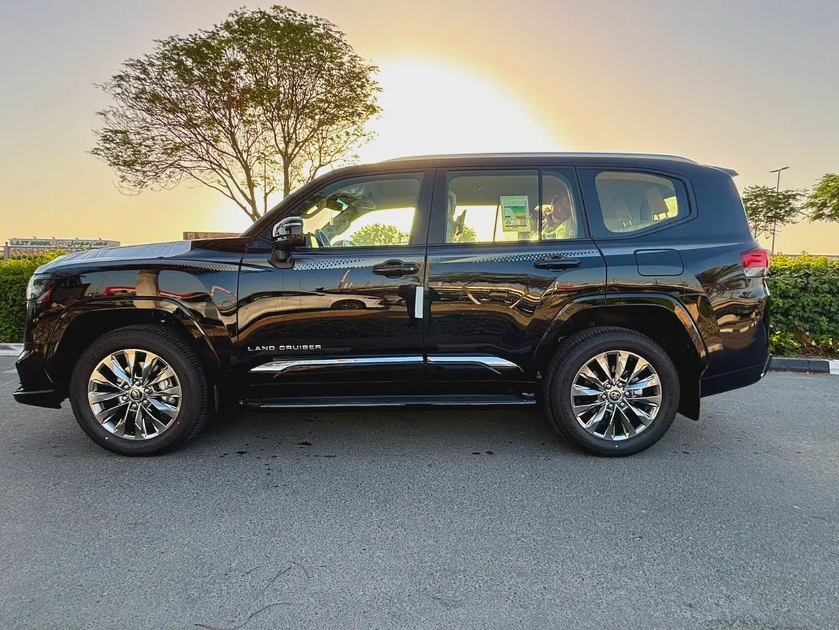 Toyota Land Cruiser GXRTWIN TURBO 3.5 L 2026 - GCC Specs - Brand New!