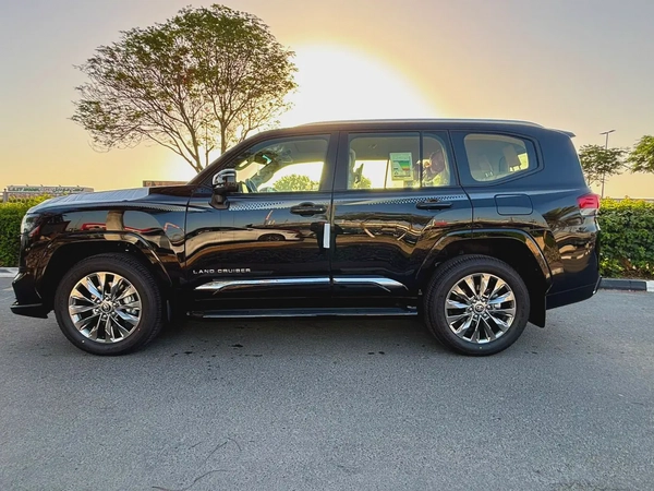 Toyota Land Cruiser GXRTWIN TURBO 3.5 L 2026 - GCC Specs - Brand New!