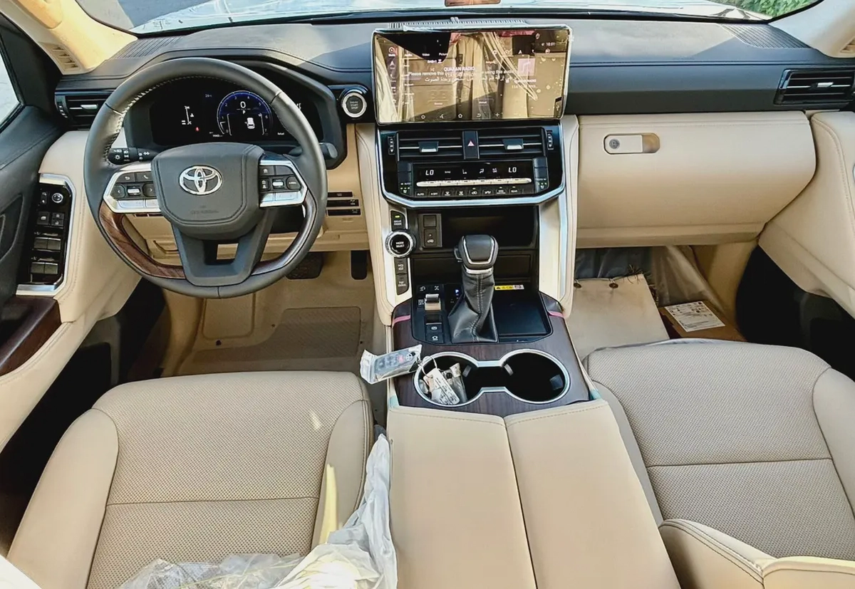 Toyota Land Cruiser GXRTWIN TURBO 3.5 L 2026 - GCC Specs - Brand New!