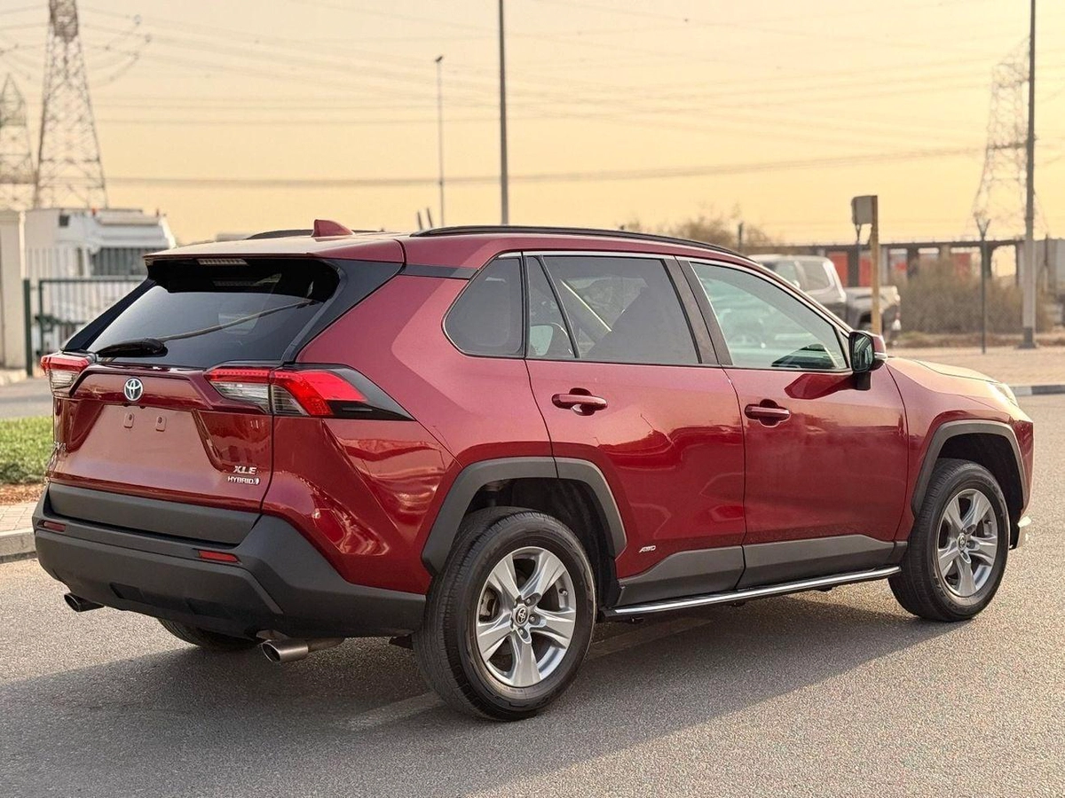 Toyota RAV4 XLE HEV Hybrid XLE 2.5L-2-2