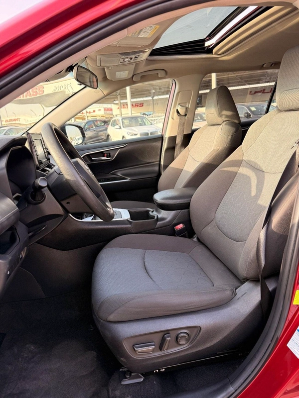 Toyota RAV4 XLE HEV Hybrid XLE 2.5L