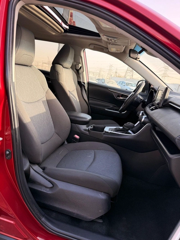Toyota RAV4 XLE HEV Hybrid XLE 2.5L