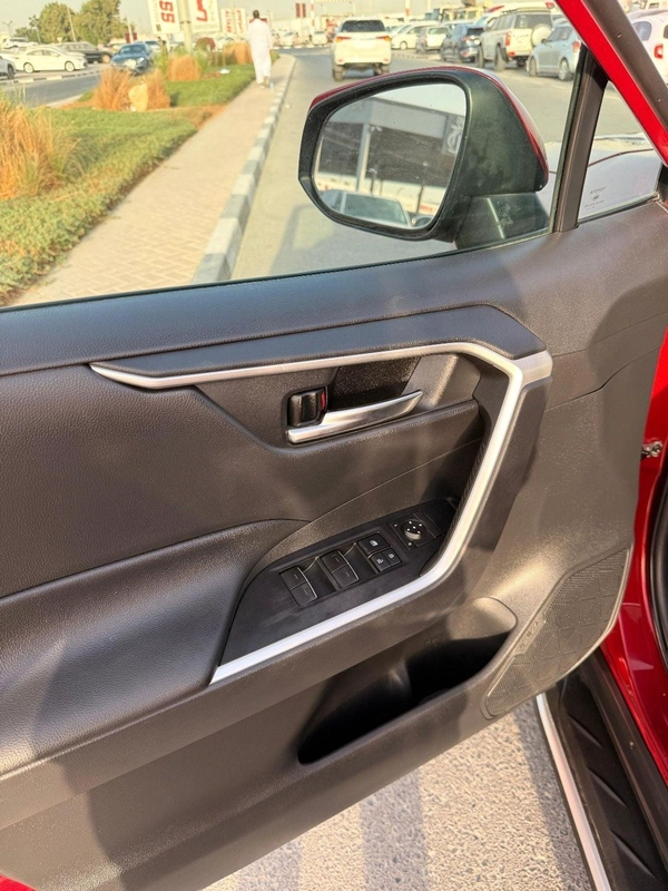 Toyota RAV4 XLE HEV Hybrid XLE 2.5L
