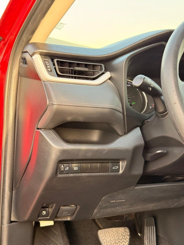 Toyota RAV4 XLE HEV Hybrid XLE 2.5L