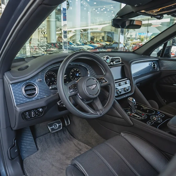 2023 BENTLEY BENTAYGA S HYBIRD DONE ONLY 18,000KM
