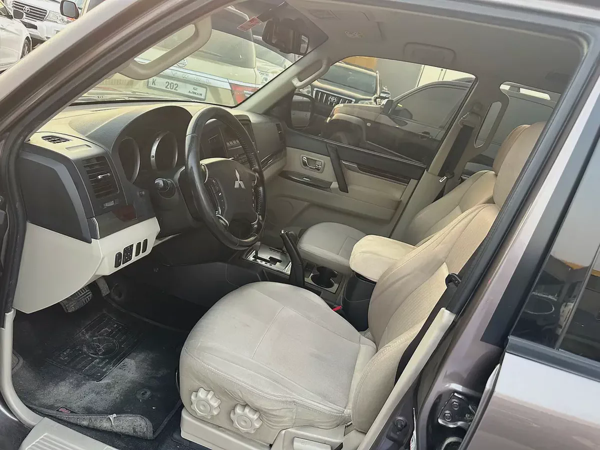 Mitsubshi pajero 2013 brown color GCC calen car-6-6