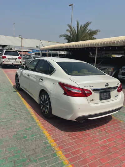 Nissan Altima 2017 SL | GCC Specs | Well Maintained-3