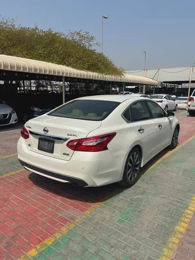 Nissan Altima 2017 SL | GCC Specs | Well Maintained-4