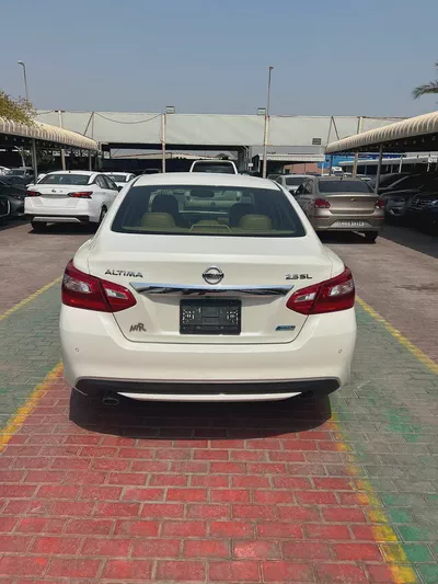 Nissan Altima 2017 SL | GCC Specs | Well Maintained-5