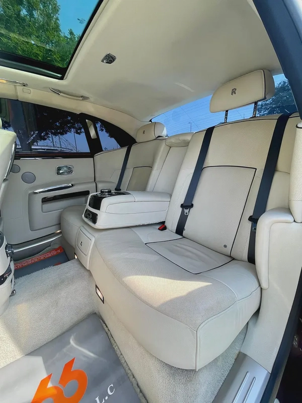 2014  Rolls Royce Ghost Dual Tone in GCC Specification