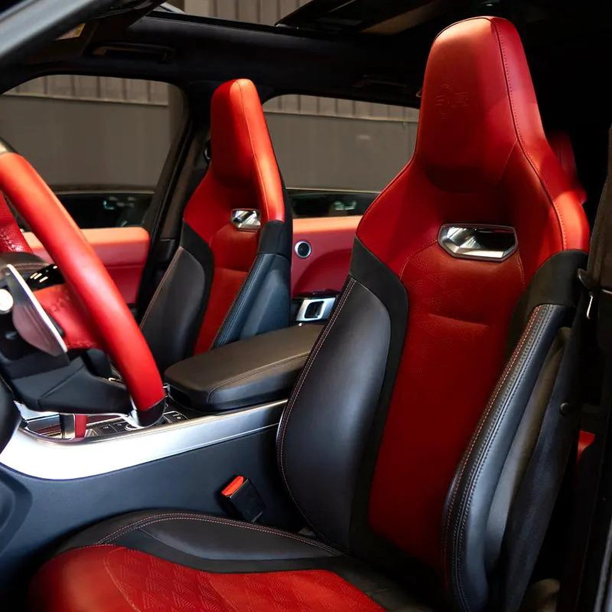 AED 4,407 pm • 0% Downpayment • Range Rover Sport SVR Carbon Edition • 1 Year Warranty-6-6