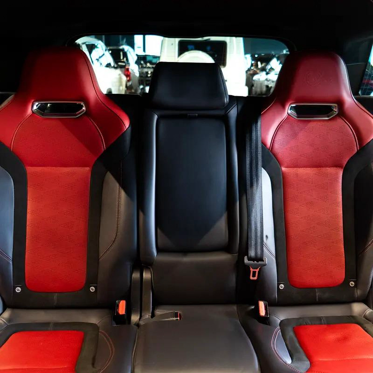 AED 4,407 pm • 0% Downpayment • Range Rover Sport SVR Carbon Edition • 1 Year Warranty-12-12