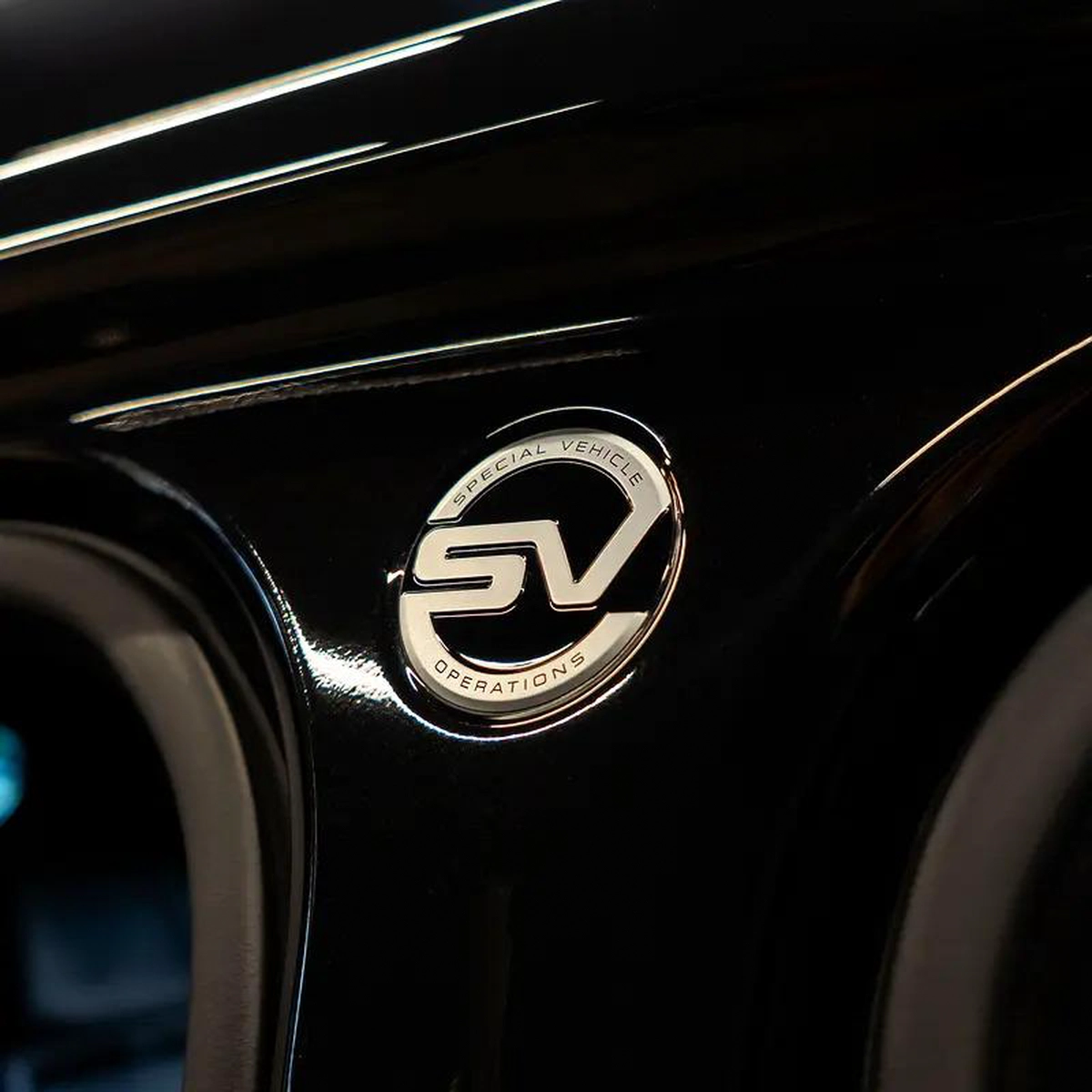 AED 4,407 pm • 0% Downpayment • Range Rover Sport SVR Carbon Edition • 1 Year Warranty-2-2