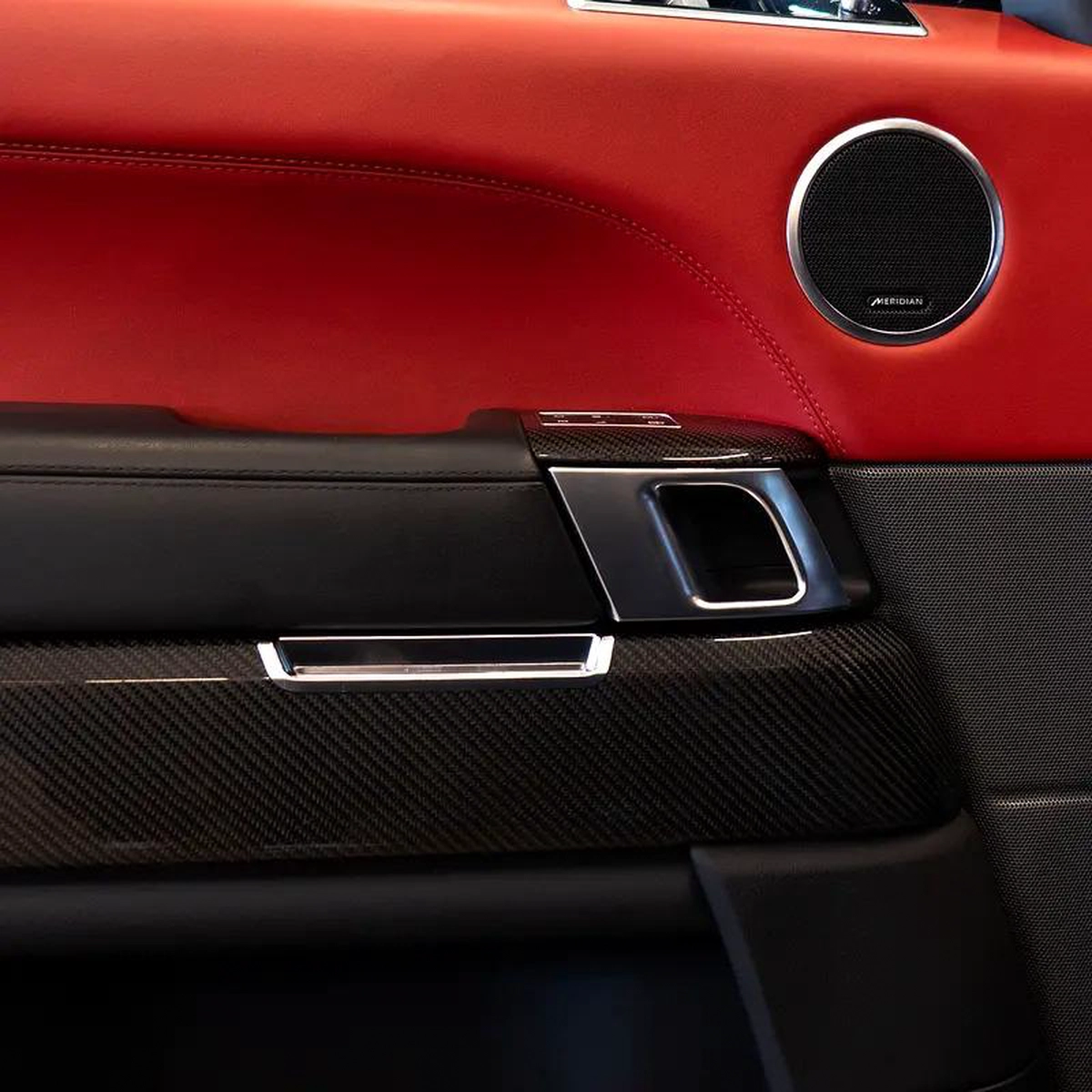 AED 4,407 pm • 0% Downpayment • Range Rover Sport SVR Carbon Edition • 1 Year Warranty-7-7