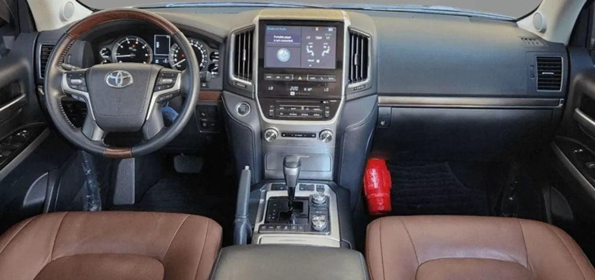 Toyota Land Cruiser VXR 5.7L 4WD VXR 5.7L-8CYL 4WD Grand Touring - Completely Agency Maintained - Low Mileage Al Futtaim-6-0