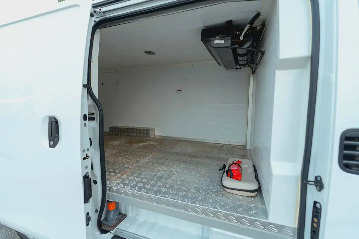 Nissan Urvan | Automatic | Standard Roof Chiller Van | GCC Specs | Ref#N45372-9-9