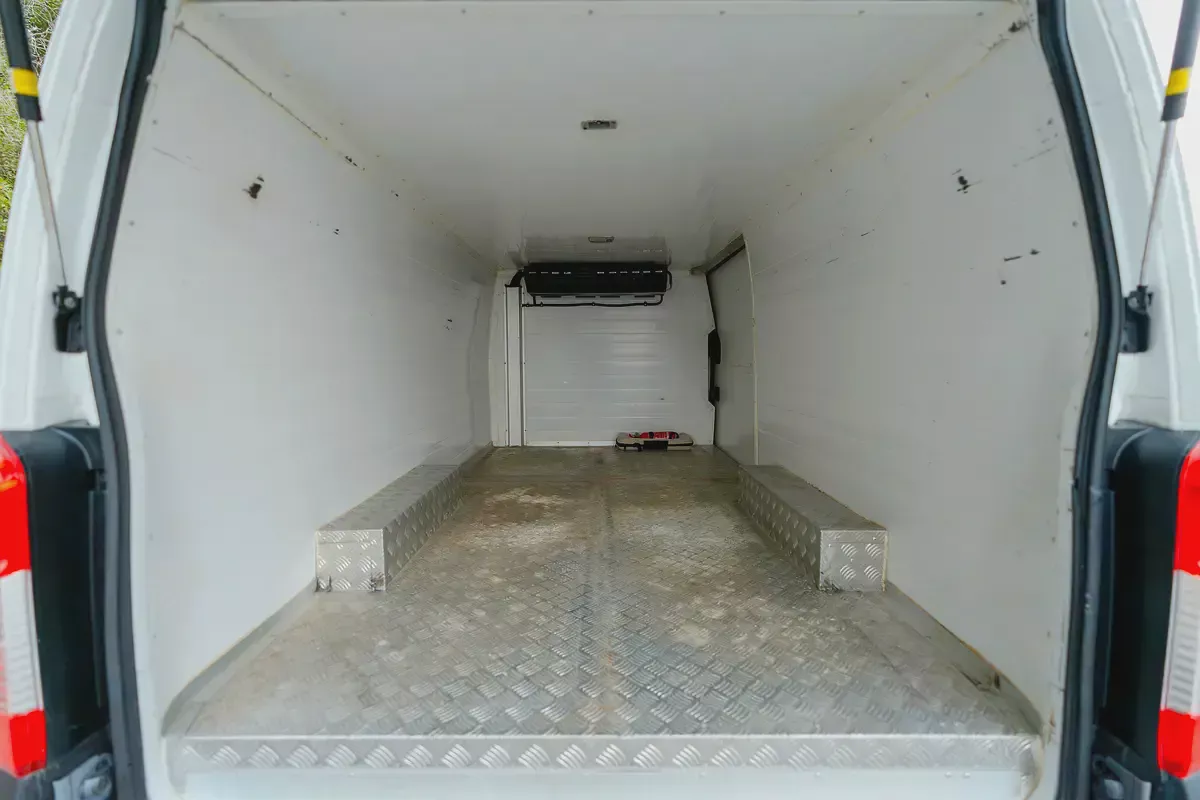 Nissan Urvan | Automatic | Standard Roof Chiller Van | GCC Specs | Ref#N45372-7-7