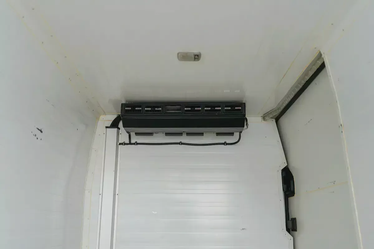 Nissan Urvan | Automatic | Standard Roof Chiller Van | GCC Specs | Ref#N45372-8-8