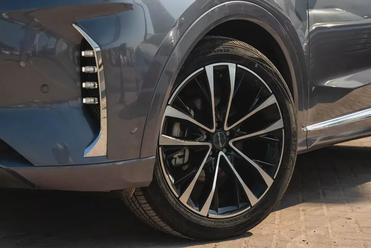 Jetour X70 Plus Luxury 2025 Low Mileage GCC 1.6L Turbo 4 Cylinders-2-2