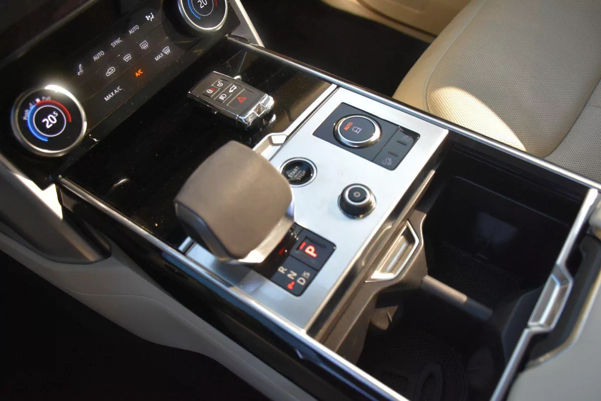 LAND ROVER RANGE ROVER SE 2023 | BLACK-2-2