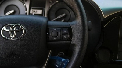 Toyota Hilux HILUX GLX 2.7L AT PETROL 2024-6