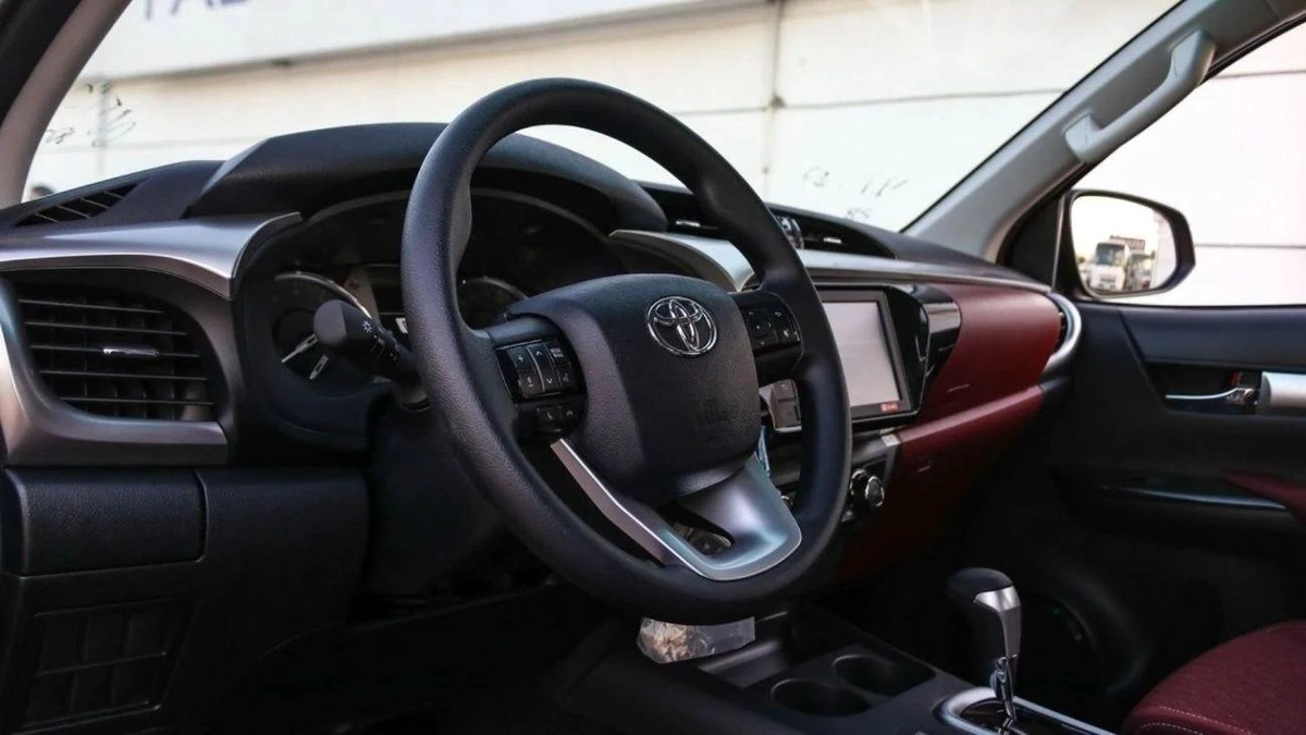 Toyota Hilux HILUX GLX 2.7L AT PETROL 2024-2-2