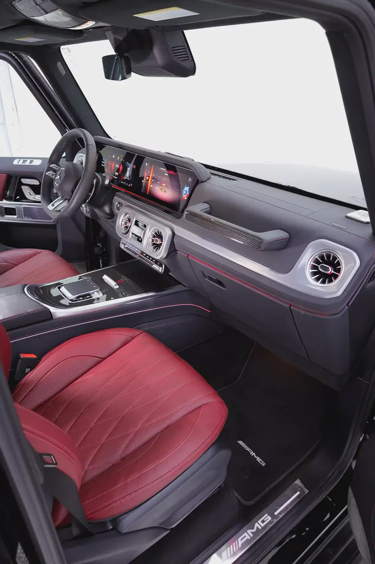 G63 MANUFAKTUR EDITION + DOUBLE NIGHT PACKAGE + CARBON INTERIOR+ 5 YEARS GARGASH WARRANTY + SERVICE-8-8
