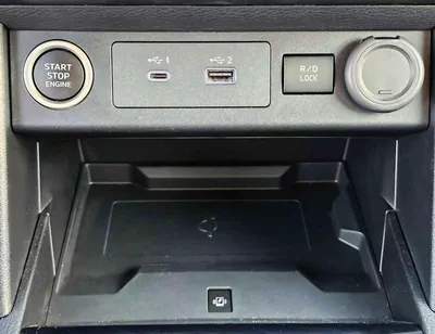 Mitsubishi L200 SPORTERO (NON GCC) 2.4L DIESEL V4 A/T | PUSH START | LEATHER WITH DRIVER PWR SEAT | REAR CAMERA (CODE # SPTR)-17