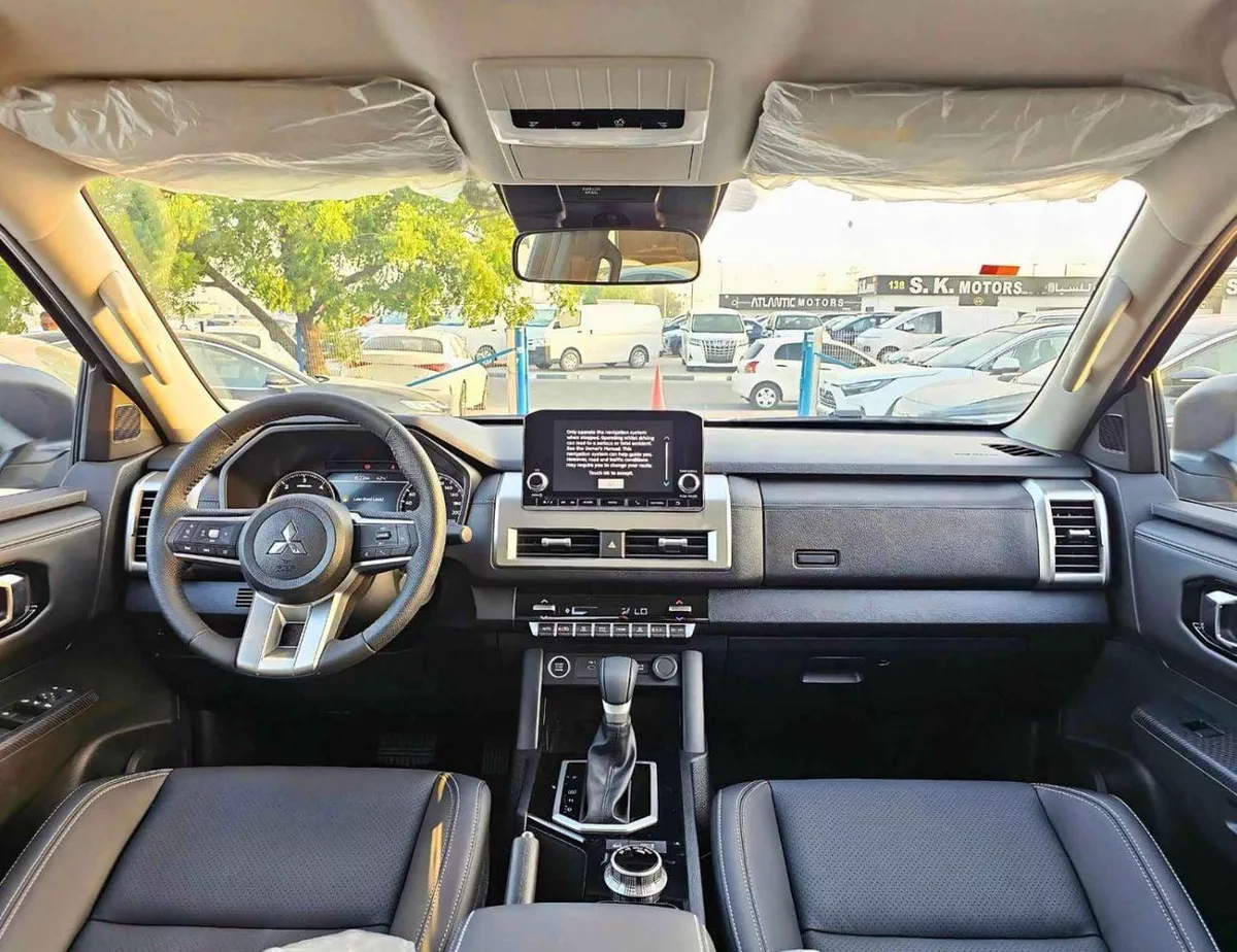 Mitsubishi L200 SPORTERO (NON GCC) 2.4L DIESEL V4 A/T | PUSH START | LEATHER WITH DRIVER PWR SEAT | REAR CAMERA (CODE # SPTR)-12-0