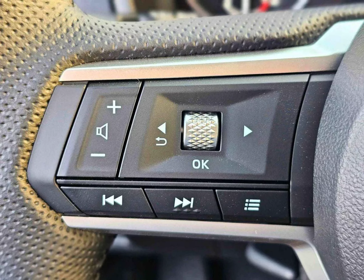 Mitsubishi L200 SPORTERO (NON GCC) 2.4L DIESEL V4 A/T | PUSH START | LEATHER WITH DRIVER PWR SEAT | REAR CAMERA (CODE # SPTR)-20-0