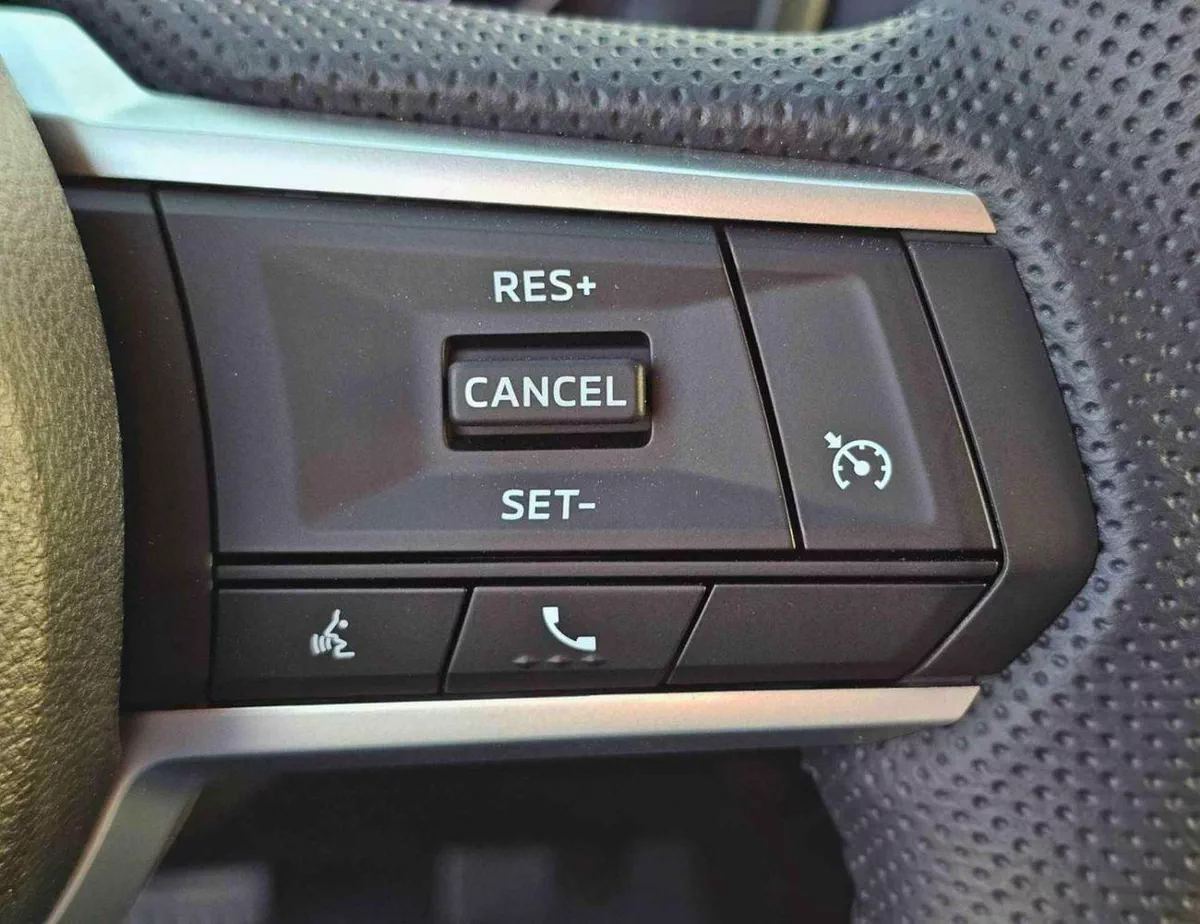 Mitsubishi L200 SPORTERO (NON GCC) 2.4L DIESEL V4 A/T | PUSH START | LEATHER WITH DRIVER PWR SEAT | REAR CAMERA (CODE # SPTR)-21-0