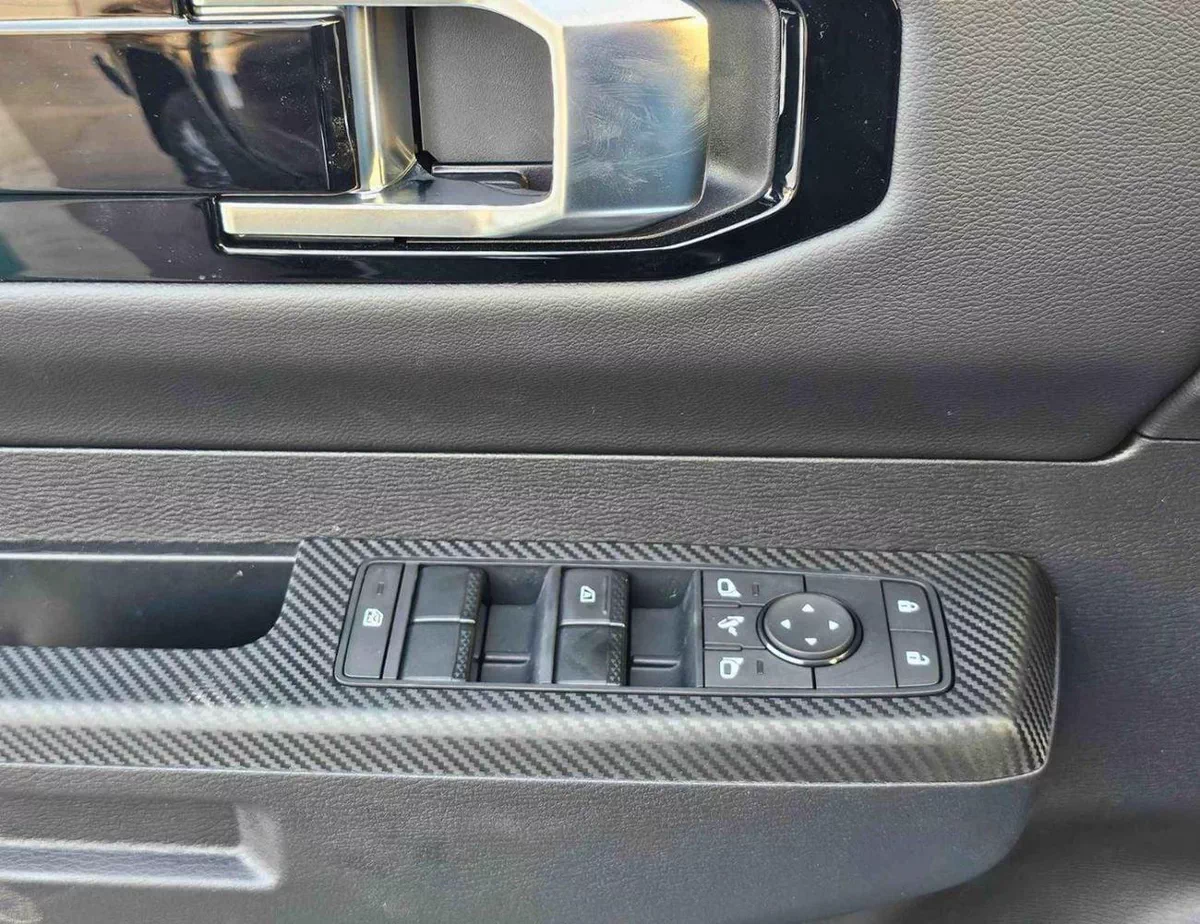 Mitsubishi L200 SPORTERO (NON GCC) 2.4L DIESEL V4 A/T | PUSH START | LEATHER WITH DRIVER PWR SEAT | REAR CAMERA (CODE # SPTR)-23-0