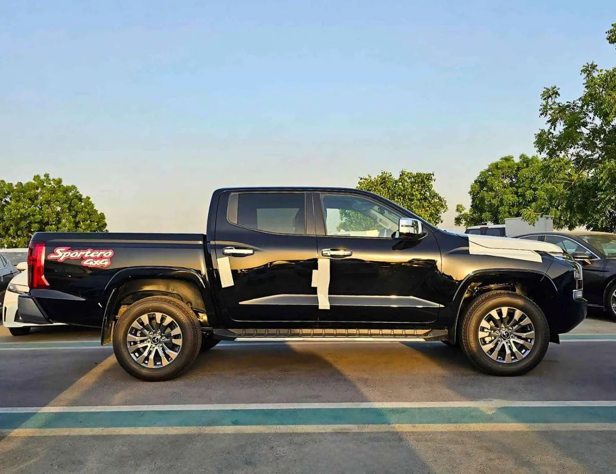 Mitsubishi L200 SPORTERO (NON GCC) 2.4L DIESEL V4 A/T | PUSH START | LEATHER WITH DRIVER PWR SEAT | REAR CAMERA (CODE # SPTR)-1-0
