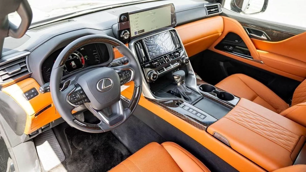 Lexus LX600 VIP 3.5P AT MY2023 – BLACK-9-0