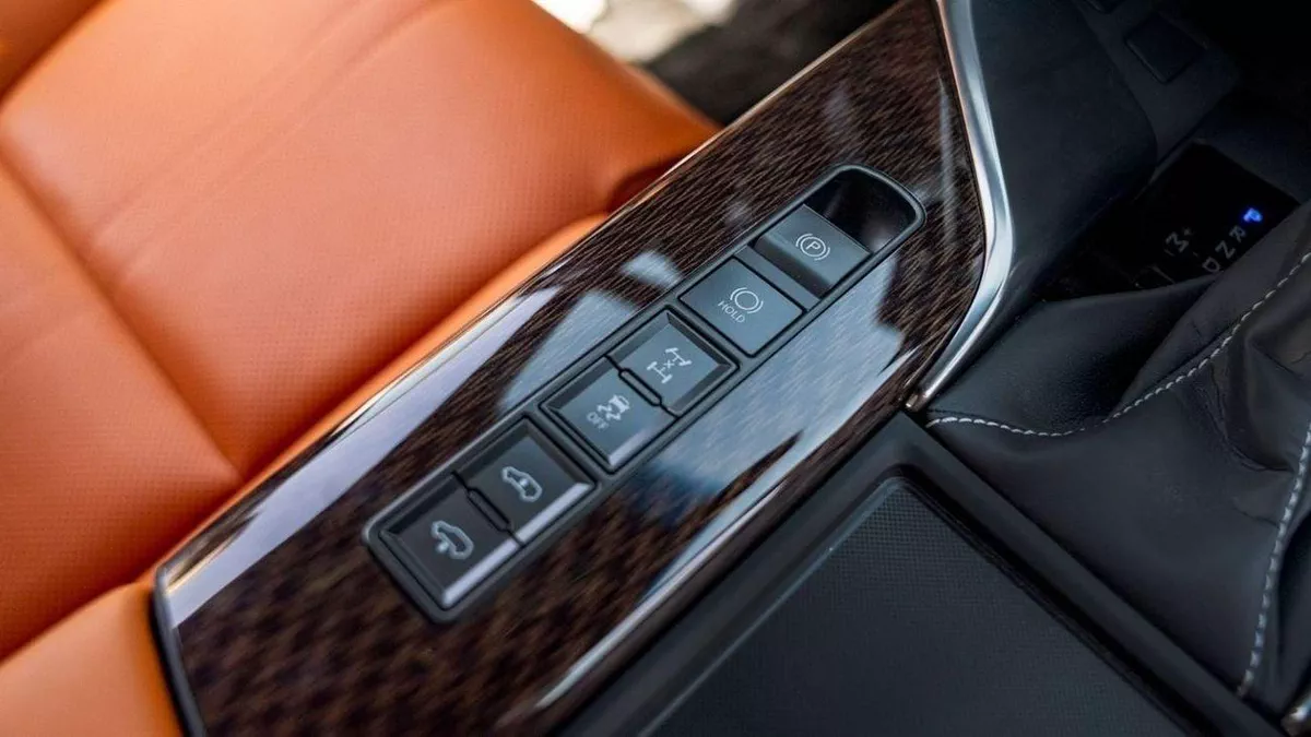 Lexus LX600 VIP 3.5P AT MY2023 – BLACK-16-0