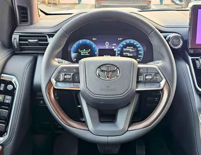 Toyota Land Cruiser VXR VX /4.0L PETROL V6 /RADAR /BIG DVD/JBL SPEAKERS / REAR ENTERTAINMENT DVD /MID OPTION (CODE#VX4MA-17