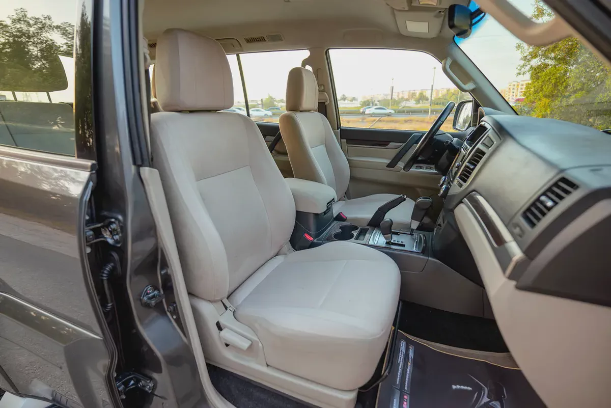 Pajero GLS | GCC Specs | REF#P11095-10-10