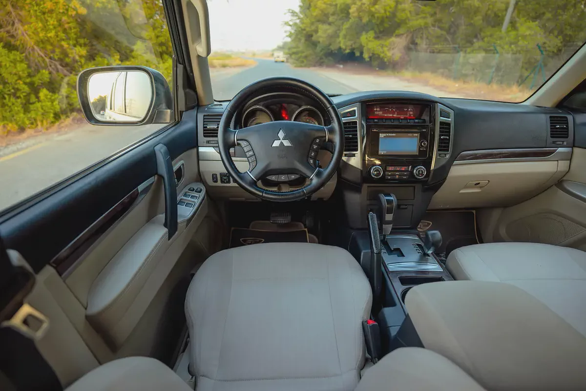 Pajero GLS | GCC Specs | REF#P11095-8-8