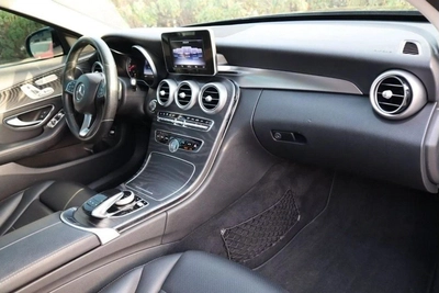 Mercedes Benz C300-2