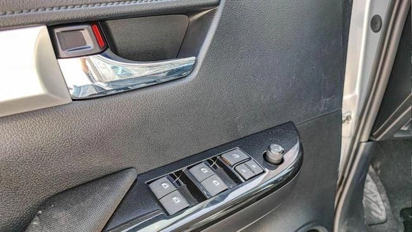 Toyota Hilux 2.4L AT FULL OPTION DIESEL