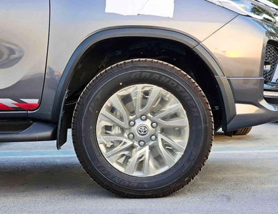 Toyota Fortuner VXR SR5 ADVENTURE / 4.0L V6 PETROL / CLIMATE WITH LEATHER SEATS / DIFFLOCK / AUTO A/C (CODE # F6HA)-11