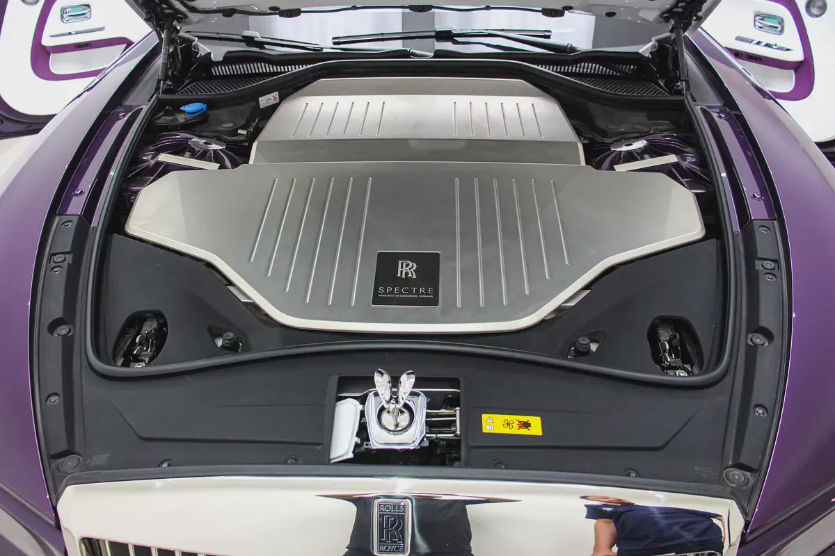2024 Rolls-Royce Spectre Silver Badge | GCC Specs | Electric-9-9