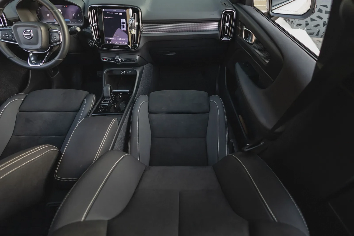 Volvo XC40 2023-12-12