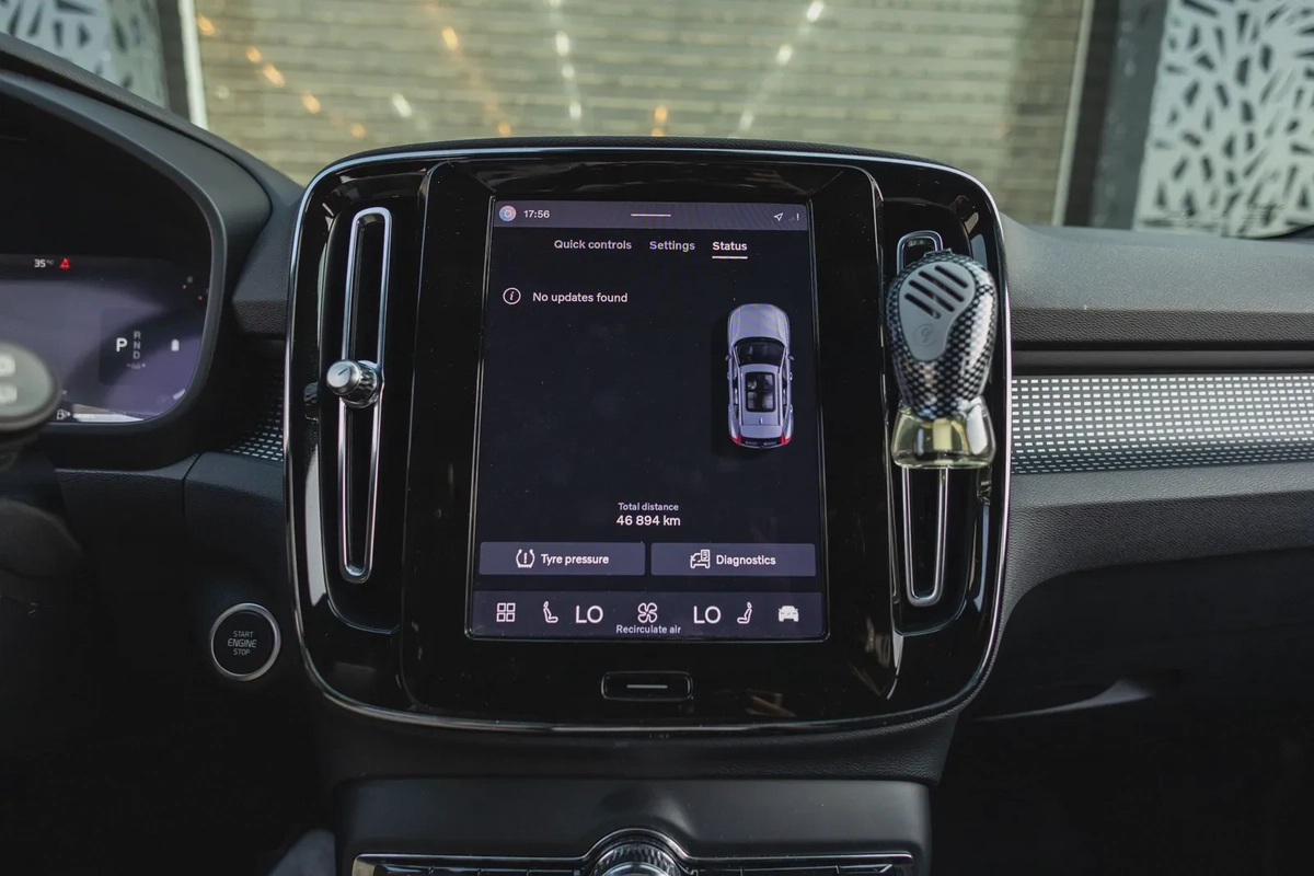 Volvo XC40 2023-4-4