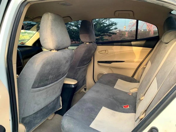 Toyota Yaris E