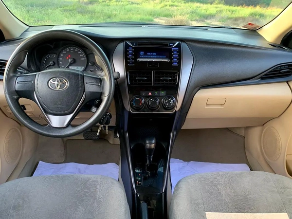 Toyota Yaris E