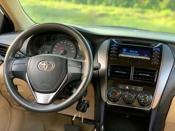 Toyota Yaris E
