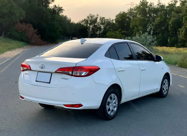 Toyota Yaris E