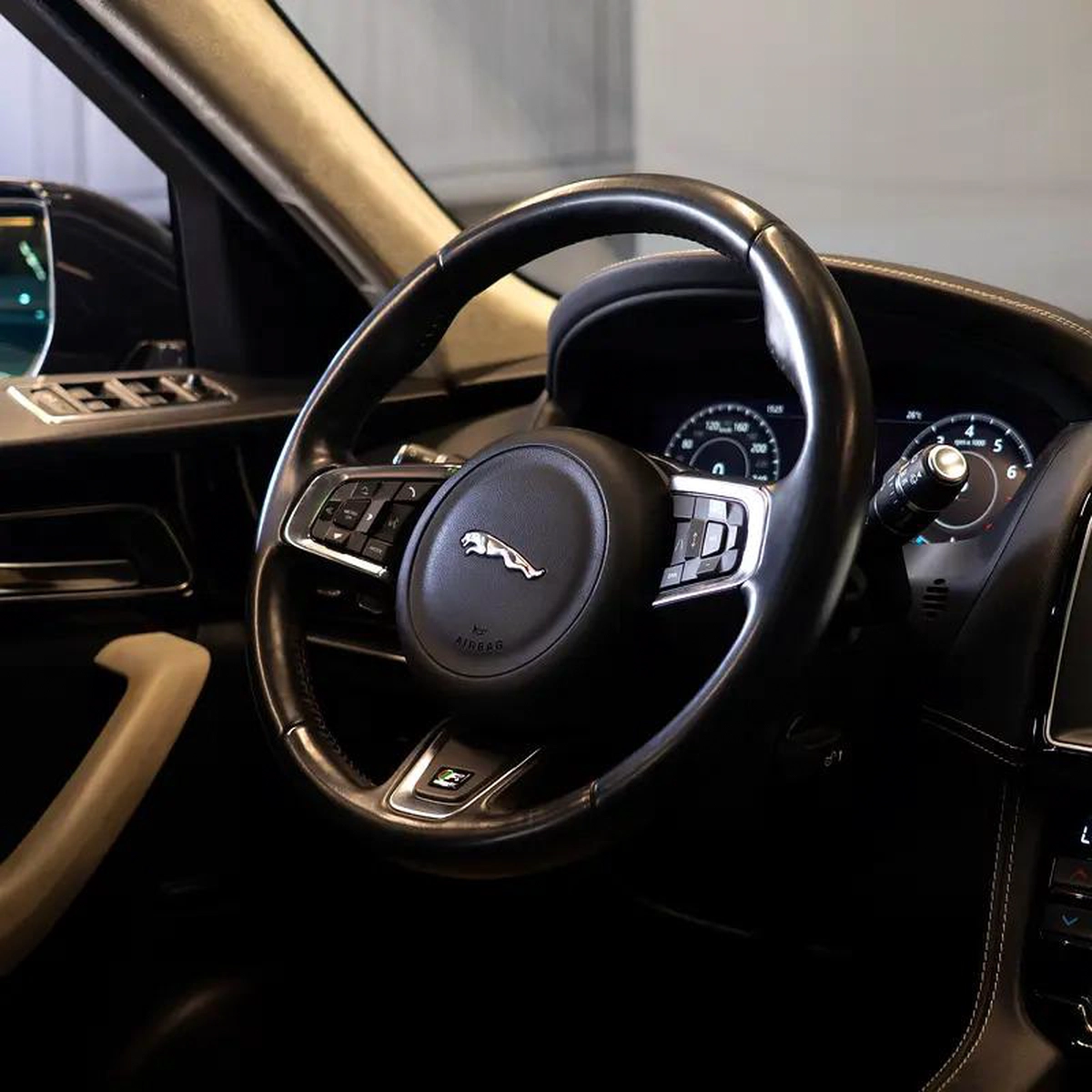 AED 1,532 p.m • 0% Downpayment • Jaguar F-Pace R-Sport • 1 Year Warranty-7-7