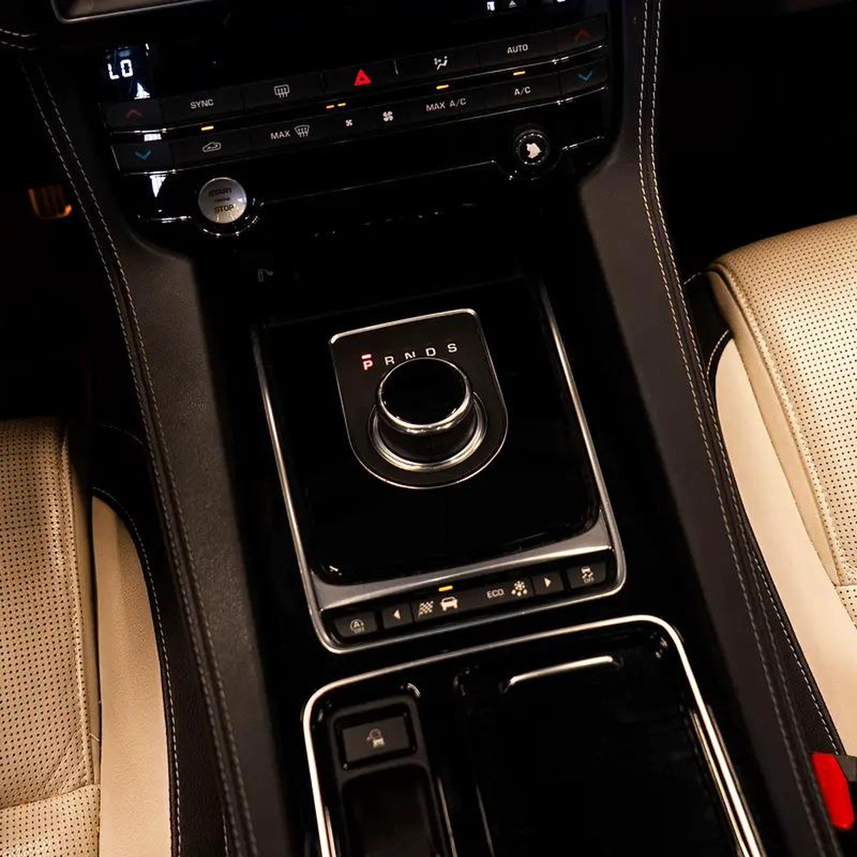 AED 1,532 p.m • 0% Downpayment • Jaguar F-Pace R-Sport • 1 Year Warranty-6-6